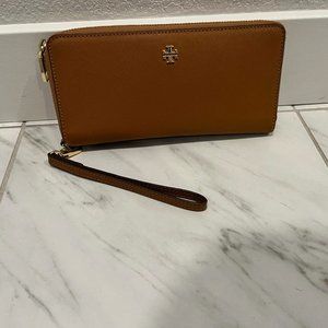 Tory Burch Robinson Continental Passport Wallet/Wristlet